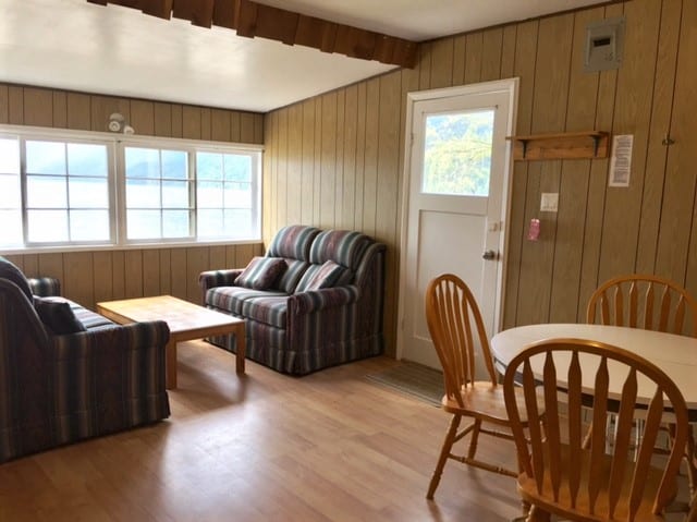 Cabin-on-the-Beach-living-area